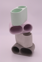 Carica l'immagine nel visualizzatore di Gallery, PORTASPAZZOLINO BECHER CEMENTO BIANCO