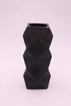 Carica l'immagine nel visualizzatore di Gallery, VASO DIAMANTE CEMENTO NERO